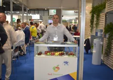 Sadi Donbassa is an apple trade from Ukraine. On the picture is sales manager Mykyta Berezhnyi